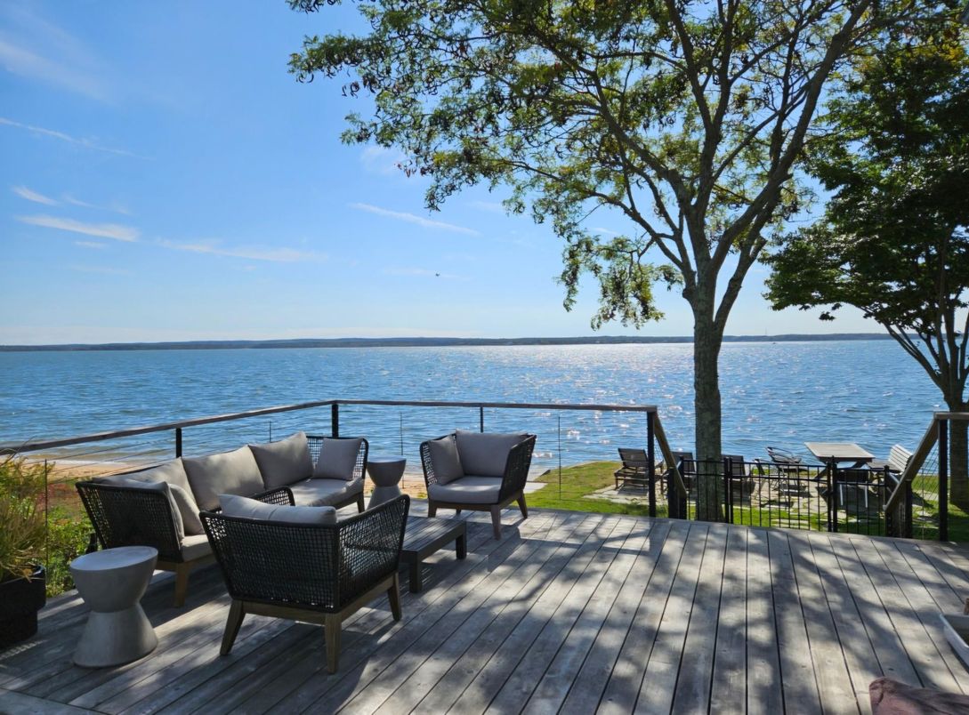 Exterior, Lake