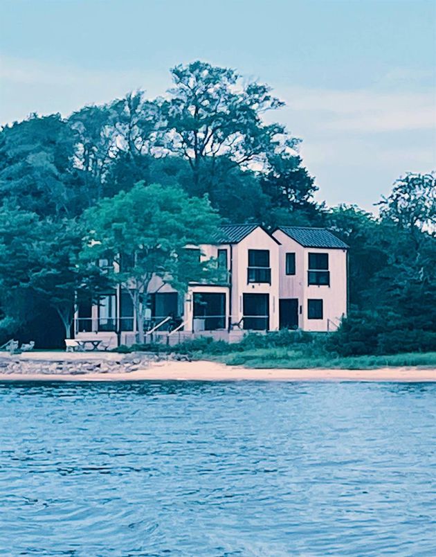 Exterior, Lake