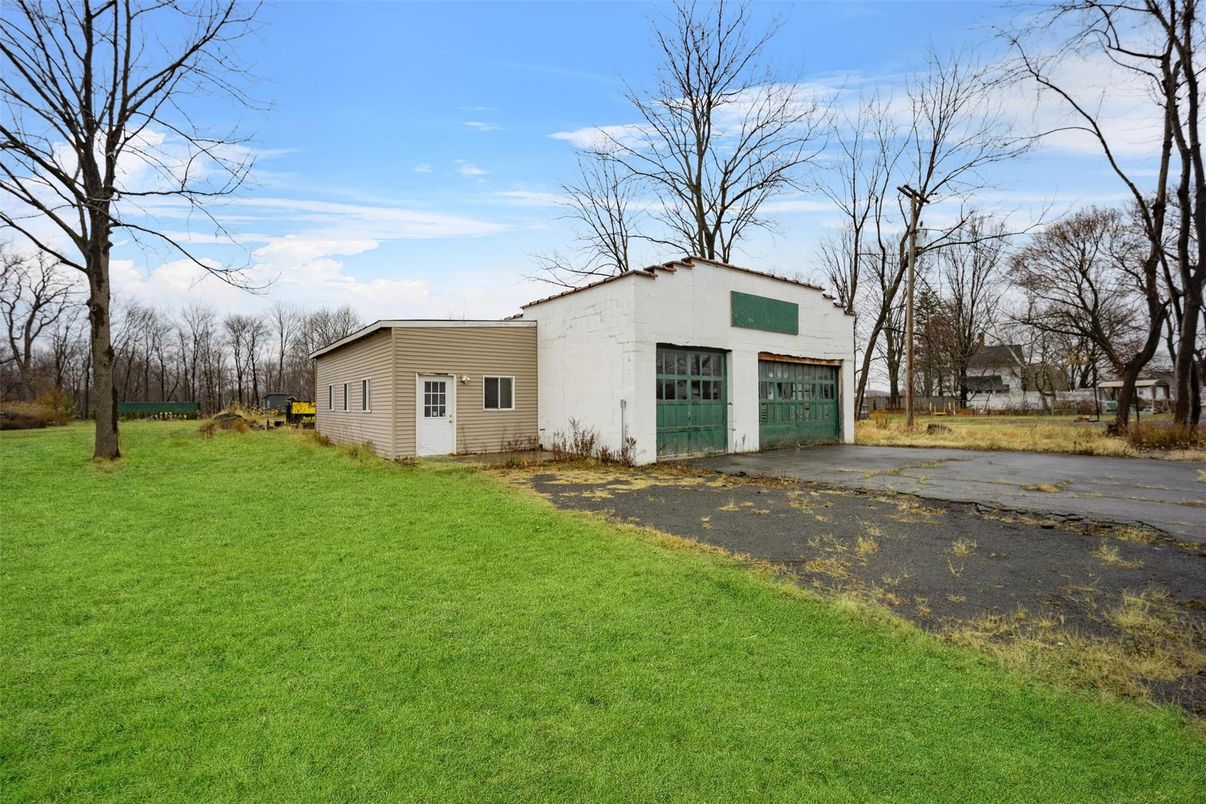 Backyard, Detached Garage, Exterior