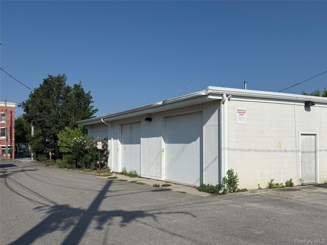 Detached Garage, Exterior