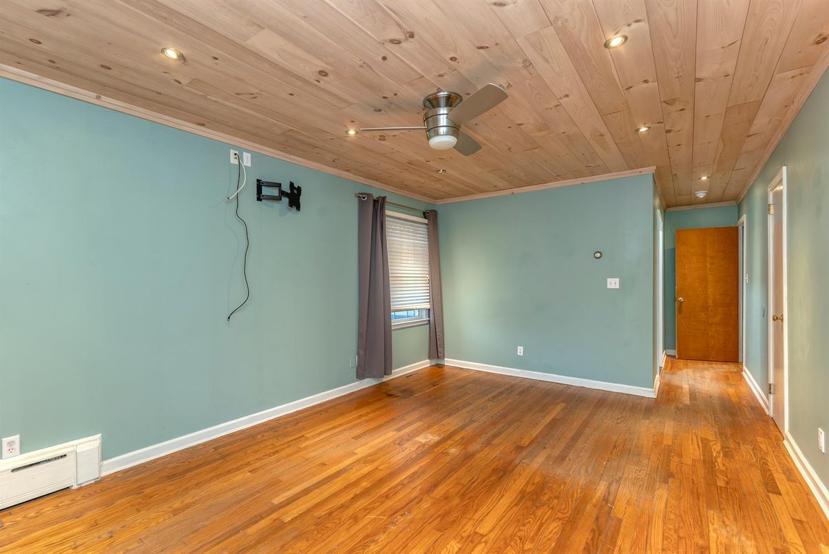 Empty room, Interior, Recessed Lighting, Wooden Ceilings, Wood Texture Flooring