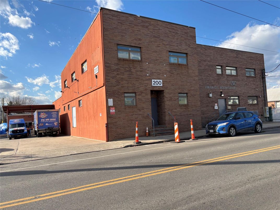 Exterior, Facade, Condo Building