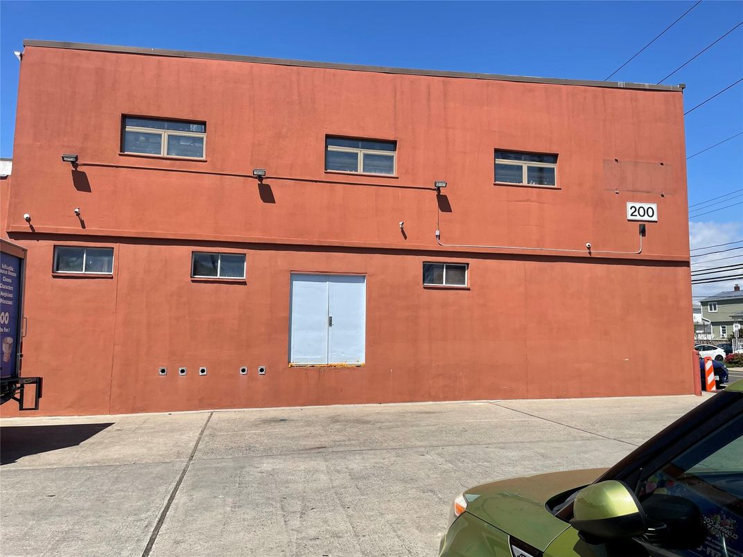 Exterior, Facade, Rowhouse
