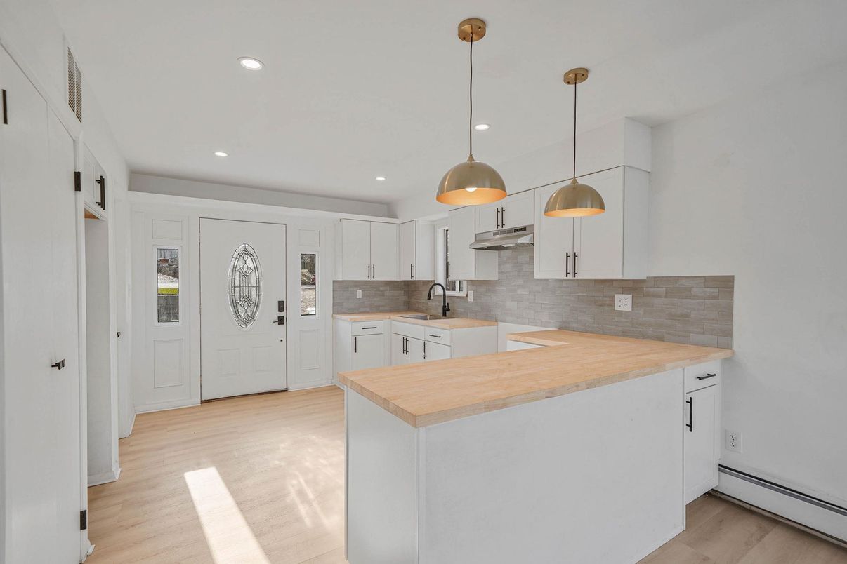 Interior, Kitchen, Pendant Lights, Recessed Lighting, Wood Texture Flooring