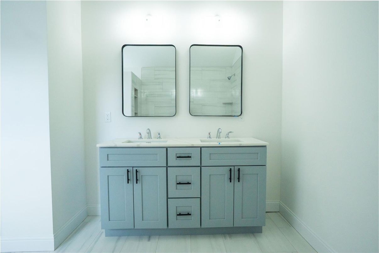 Bathroom, Dual Sink Vanities, Interior