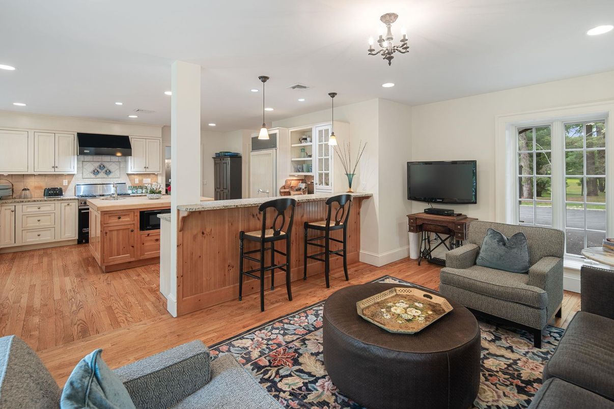 Interior, Kitchen, Living room, Pendant Lights, Recessed Lighting, Wood Texture Flooring