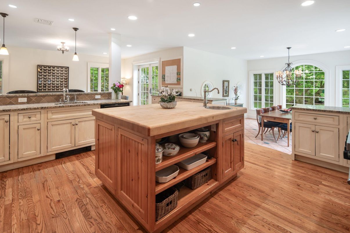 Chandelier, Dining room, Interior, Kitchen, Pendant Lights, Recessed Lighting, Wood Texture Flooring