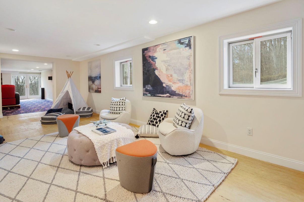 Interior, Living room, Recessed Lighting, Wood Texture Flooring