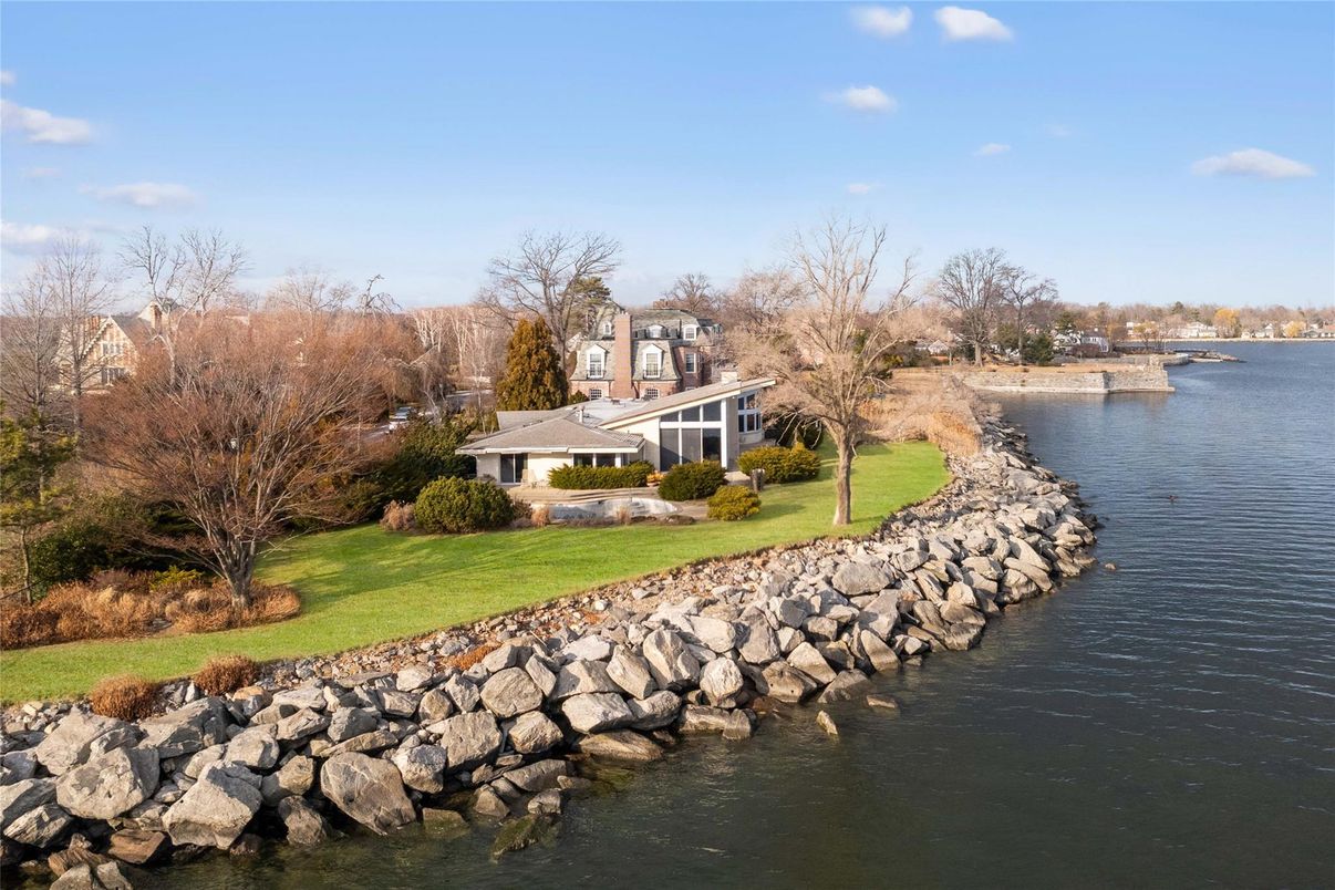 Exterior, Lake