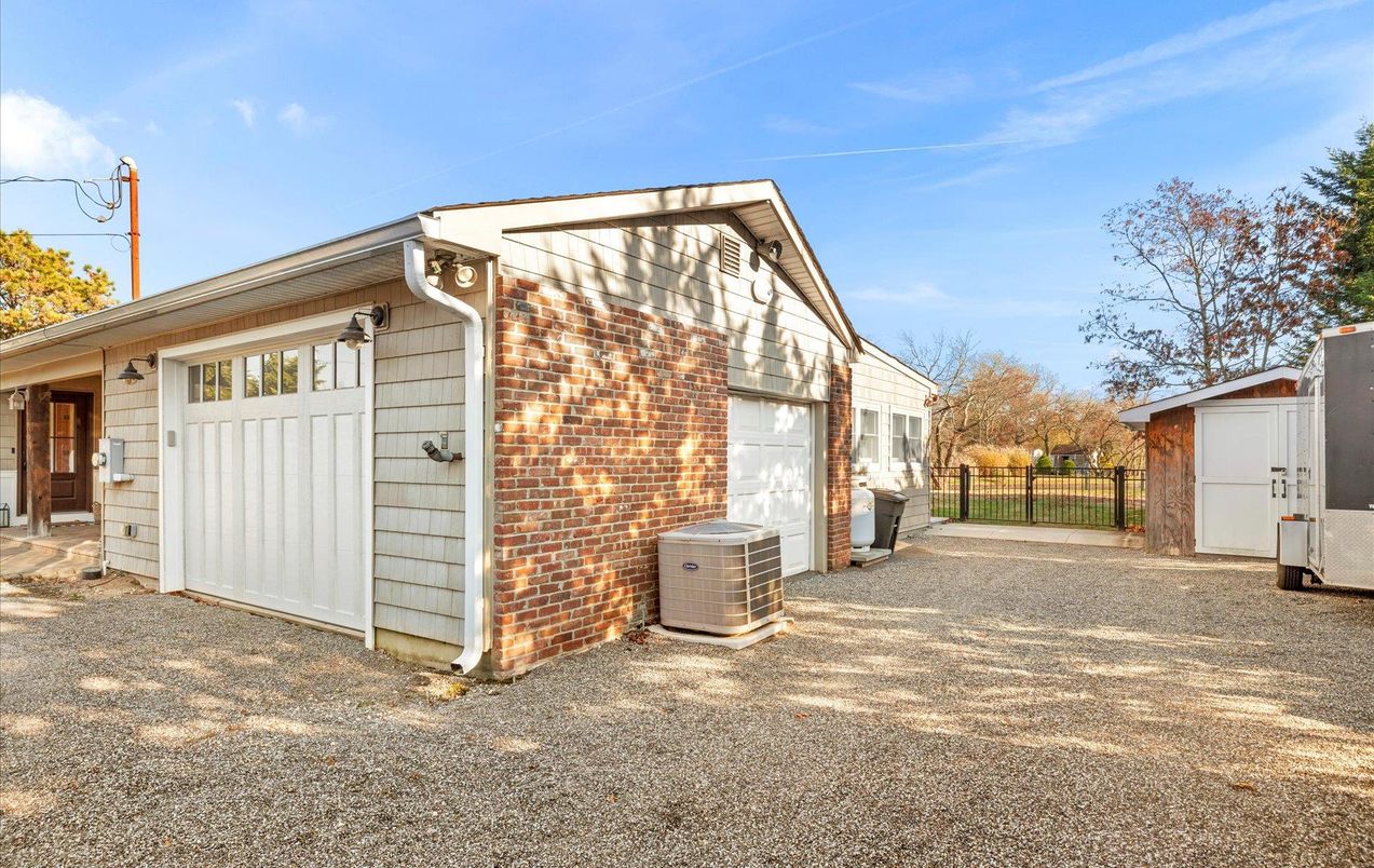 Detached Garage, Exterior