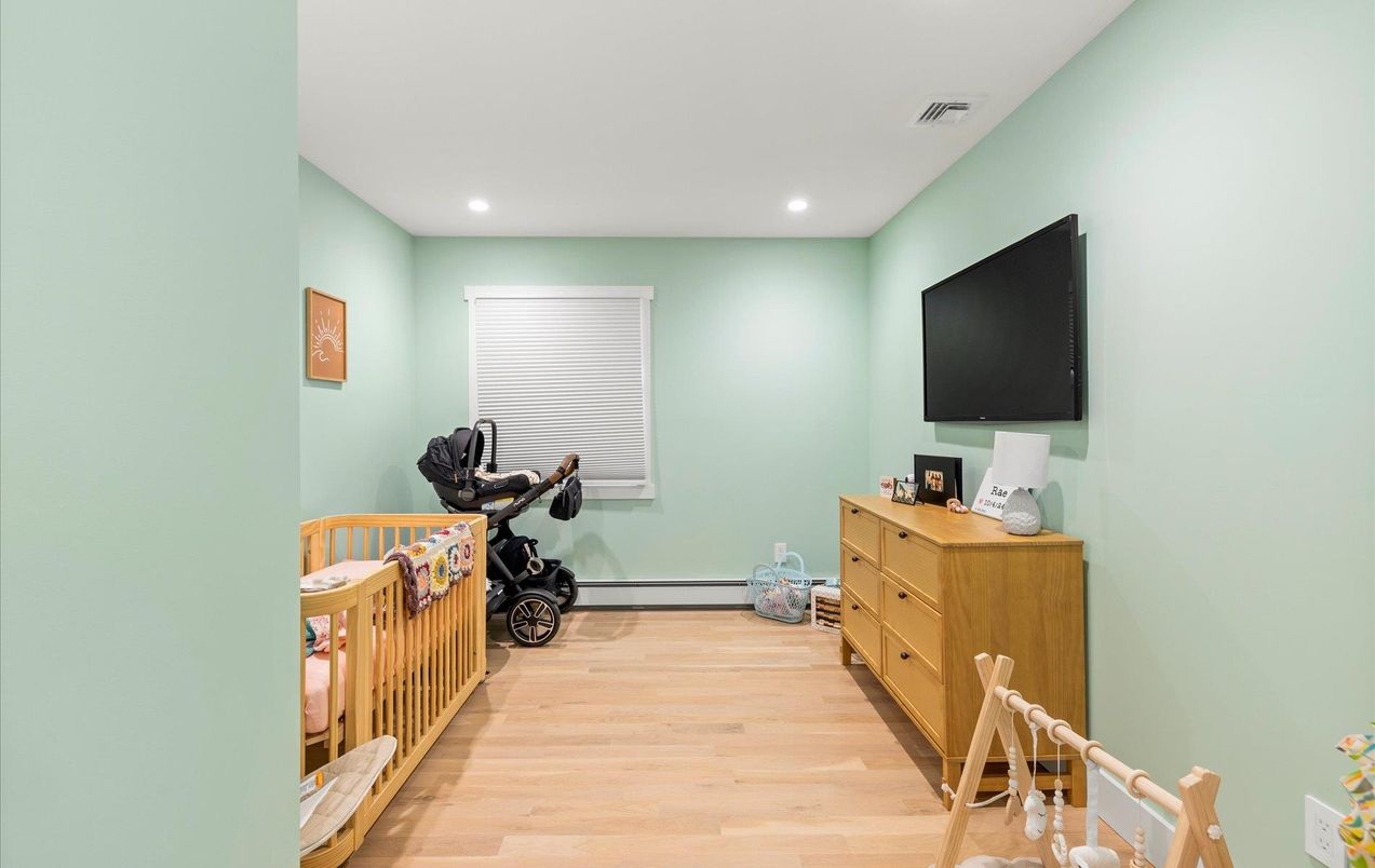 Fitness Equipment, Interior, Recessed Lighting, Wood Texture Flooring