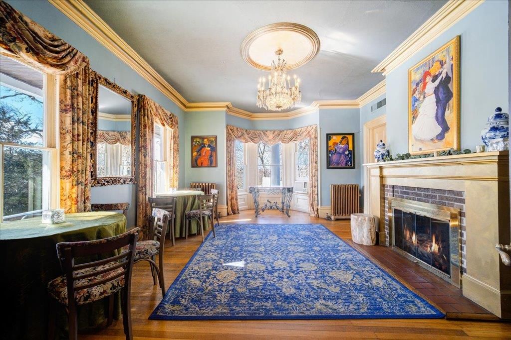 Chandelier, Dining room, Fireplace, Interior, Wood Texture Flooring
