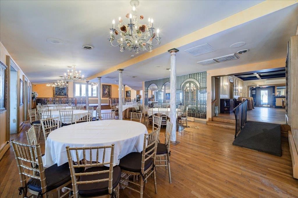 Chandelier, Dining room, Interior, Pendant Lights, Recessed Lighting, Wood Texture Flooring
