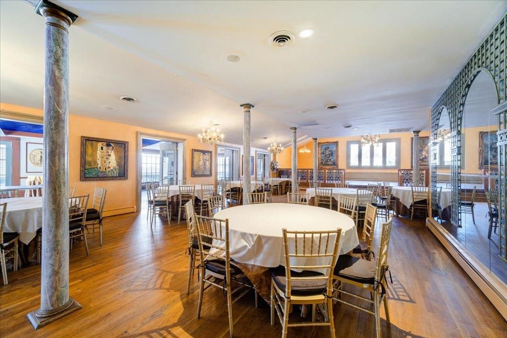 Chandelier, Dining room, Interior, Recessed Lighting, Wood Texture Flooring