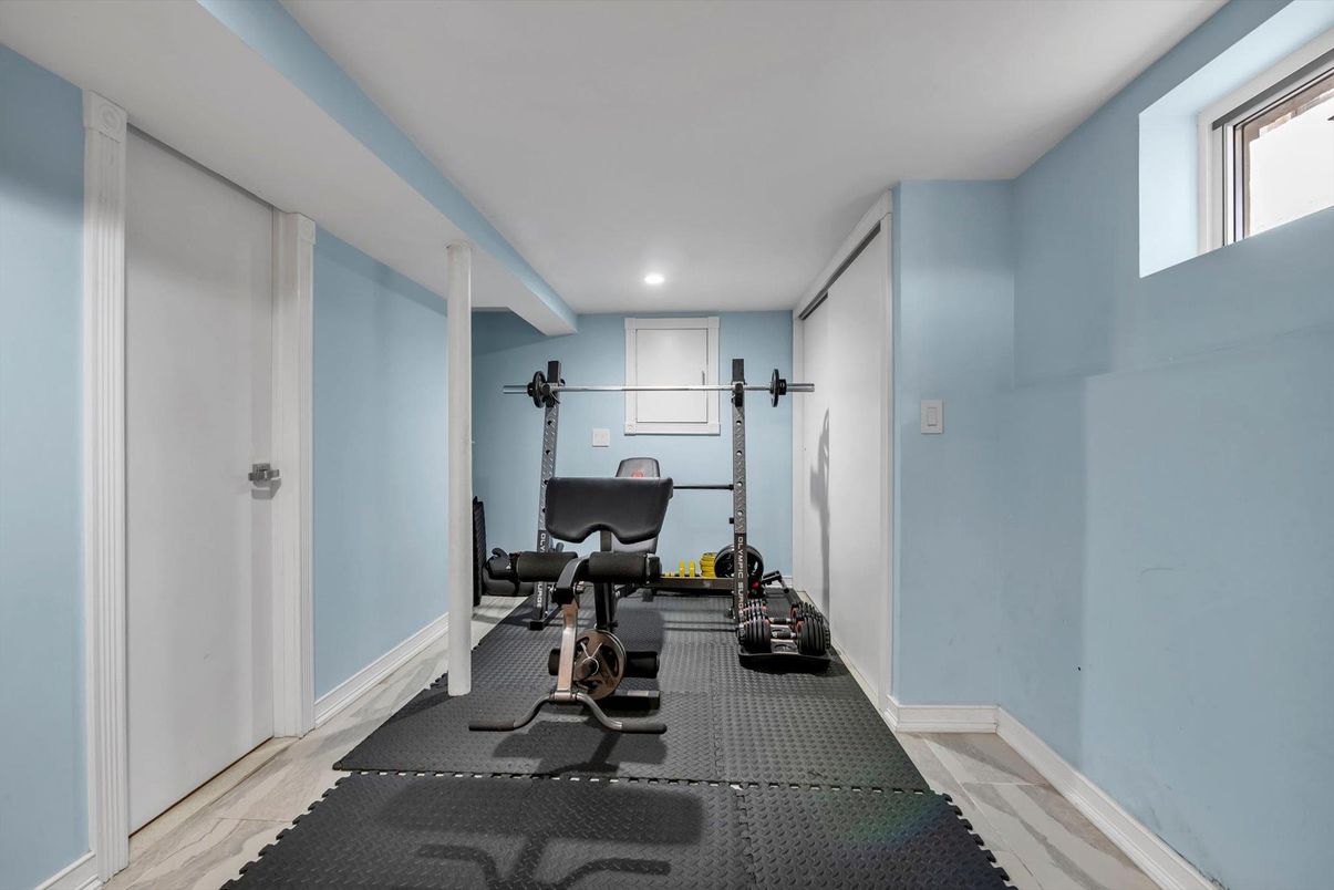 Fitness Equipment, Interior, Recessed Lighting, Wood Texture Flooring