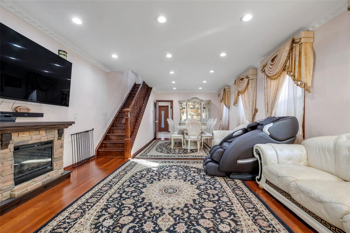 Dining room, Fireplace, Interior, Recessed Lighting, Wood Texture Flooring