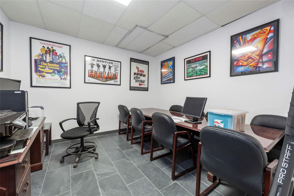 Home Office, Interior
