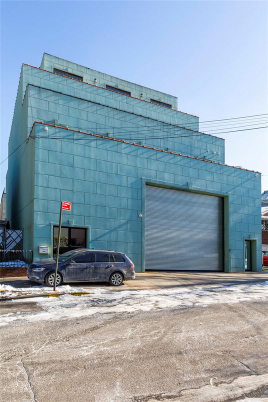 Exterior, Facade, Highrise