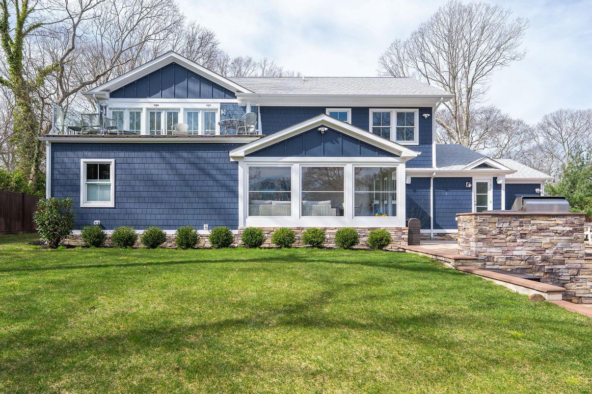 Attached, Exterior, Facade, American Craftsman