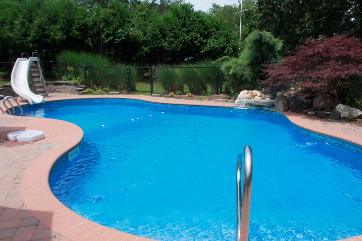 Exterior, Pool