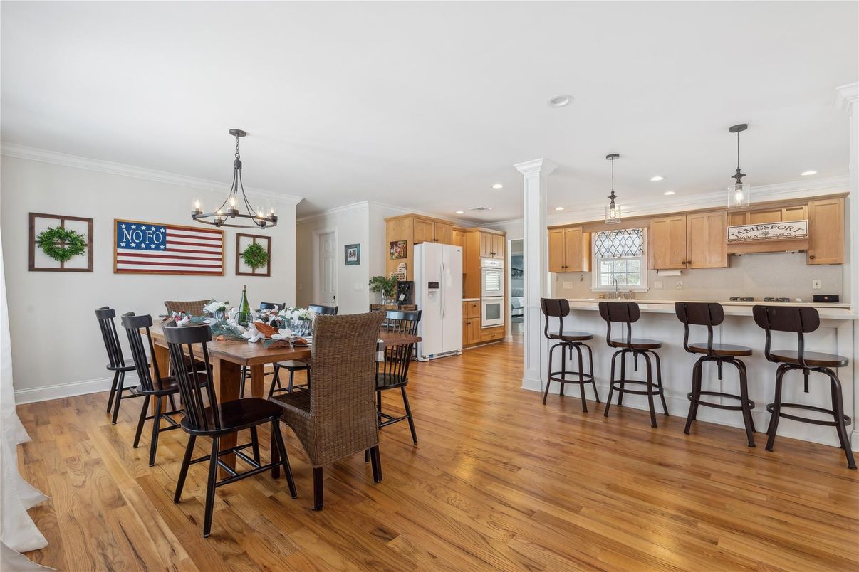 Chandelier, Dining room, Interior, Kitchen, Pendant Lights, Recessed Lighting, Wood Texture Flooring