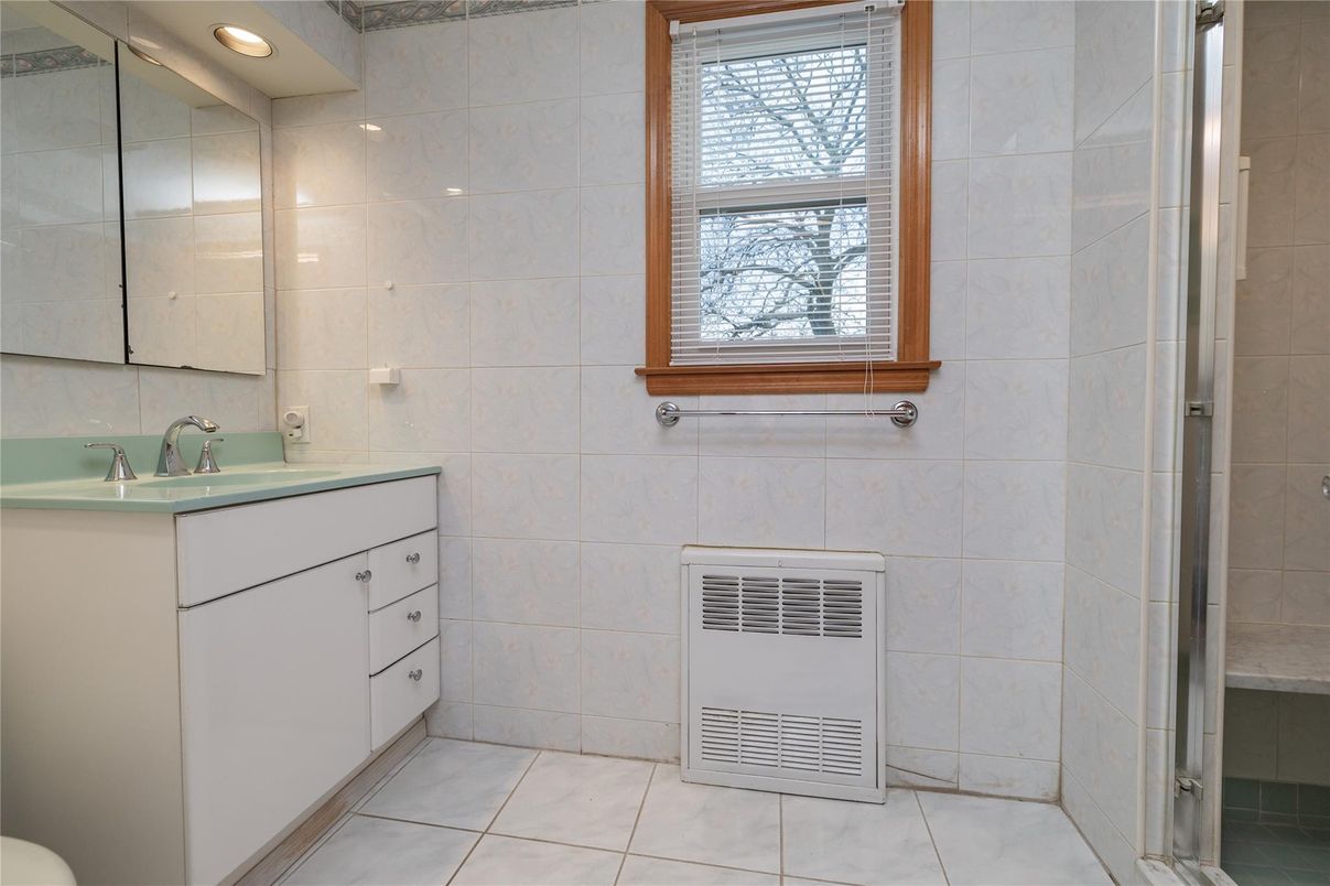 Bathroom, Interior, Recessed Lighting