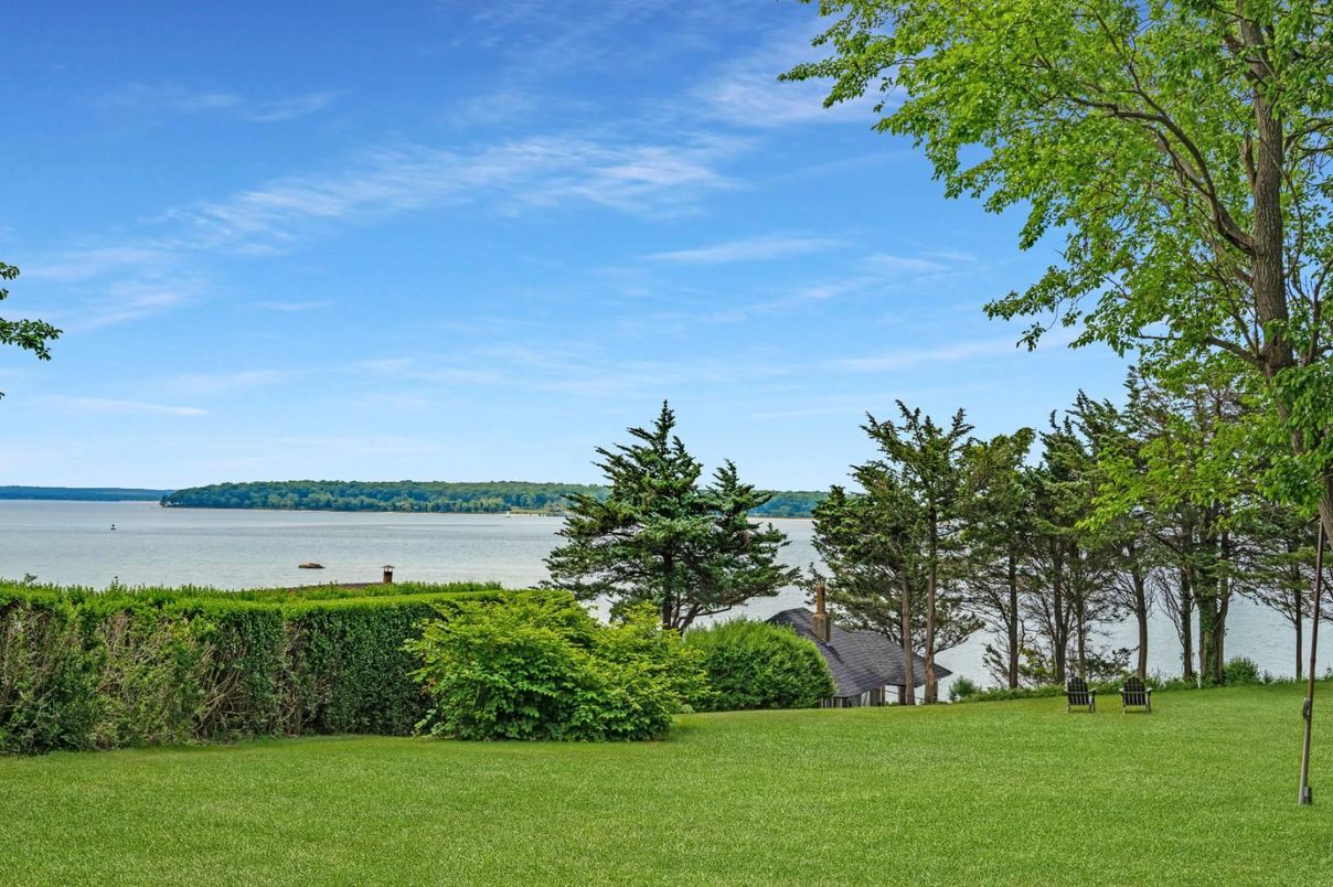 Exterior, Lake