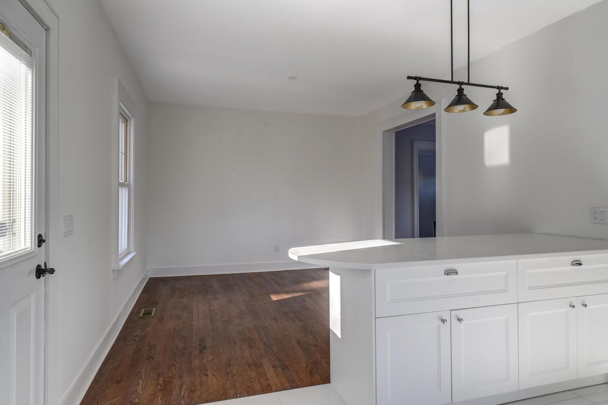Interior, Pendant Lights, Wood Texture Flooring