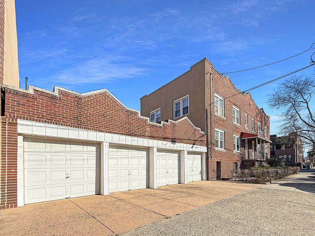Attached, Exterior, Facade, Brick Facade, Rowhouse