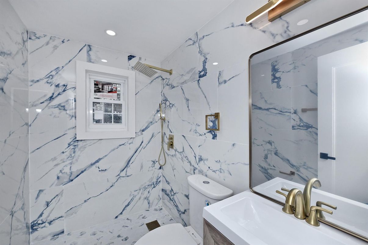Bathroom, Interior, Marble Walls, Recessed Lighting