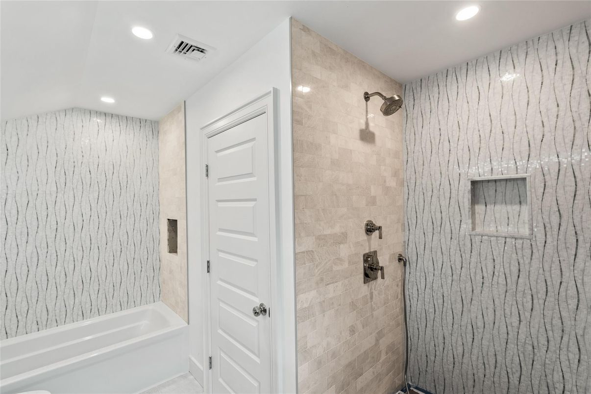 Bathroom, Interior, Recessed Lighting