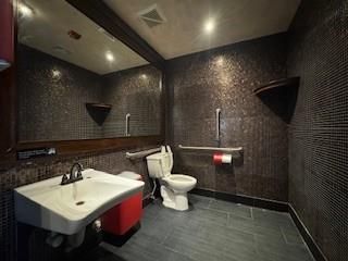 Bathroom, Interior, Recessed Lighting