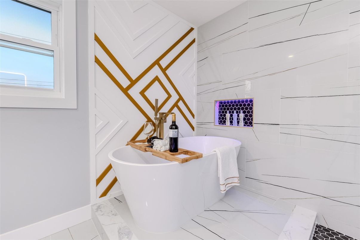 Bathroom, Free Standing Baths, Interior, Marble, Marble Walls