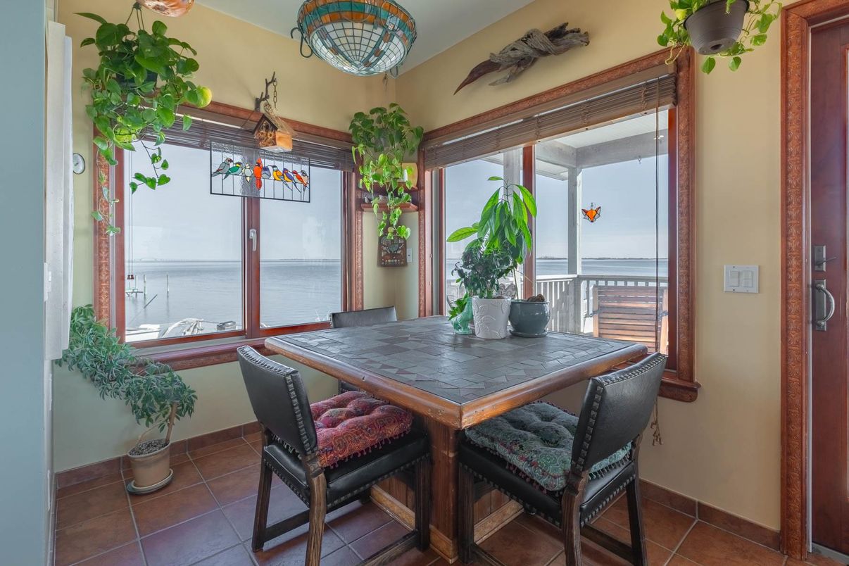 Dining room, Interior, Water