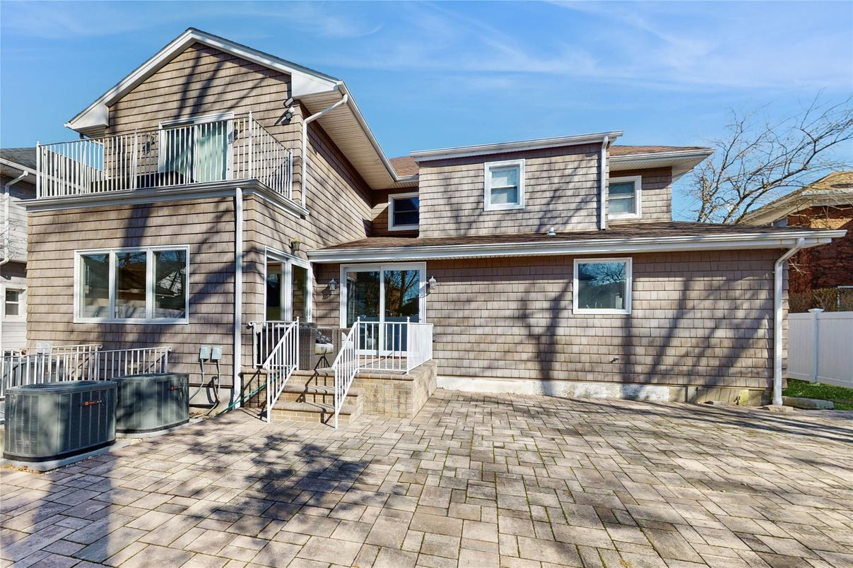 Exterior, Facade, American Craftsman