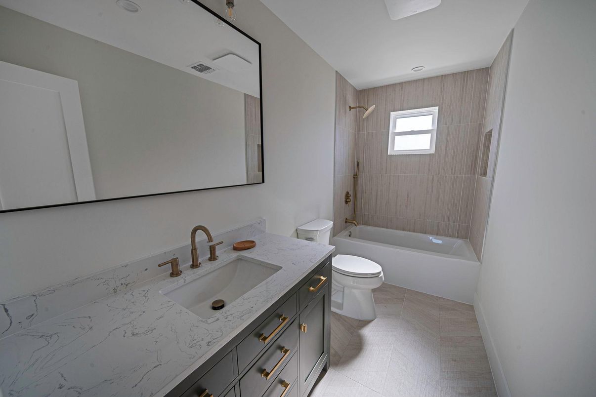 Bathroom, Interior, Recessed Lighting
