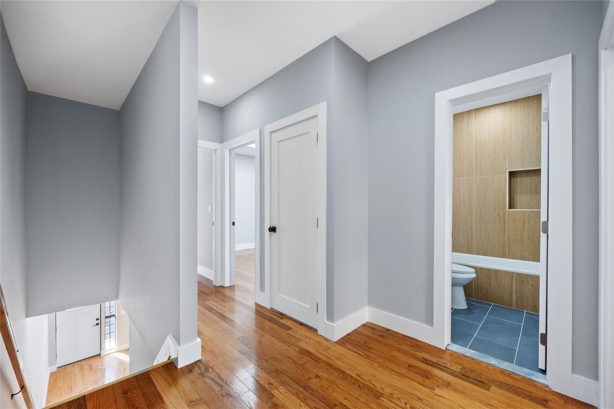 Bathroom, Interior, Recessed Lighting, Wood Texture Flooring