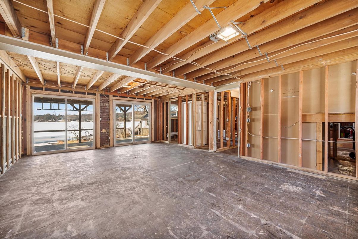 Empty room, Interior, Wooden Beams, Wooden Ceilings