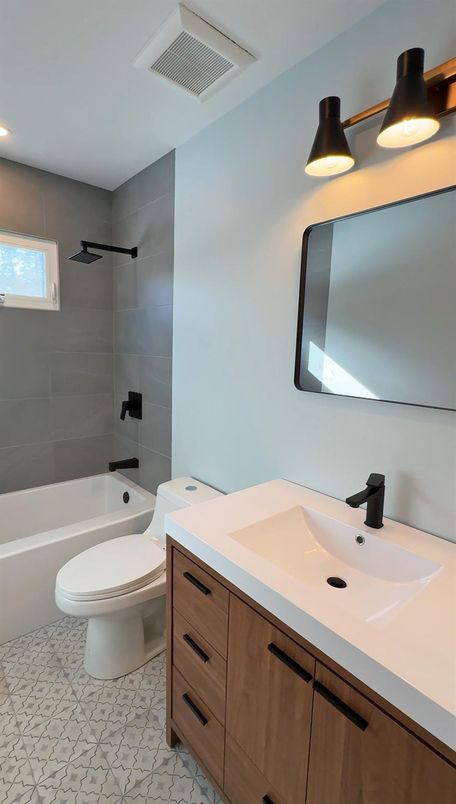 Bathroom, Interior, Recessed Lighting