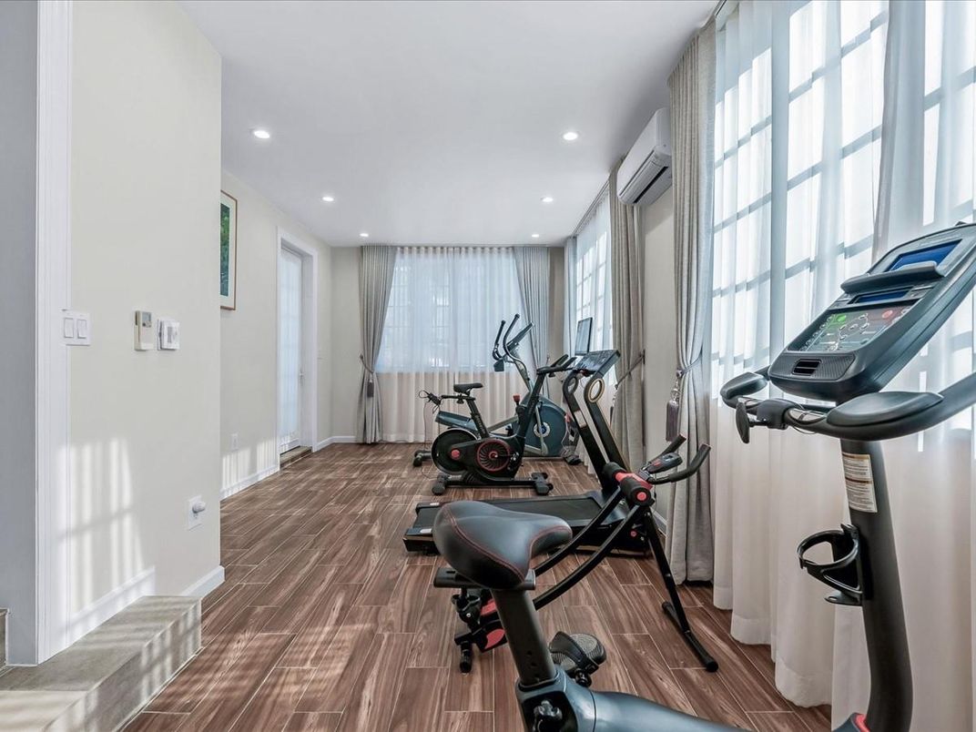 Fitness Equipment, Interior, Recessed Lighting, Wood Texture Flooring
