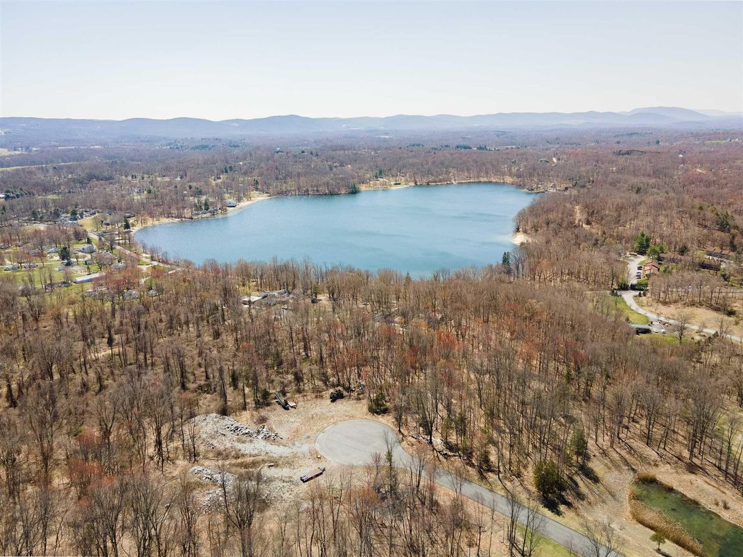 Exterior, Lake