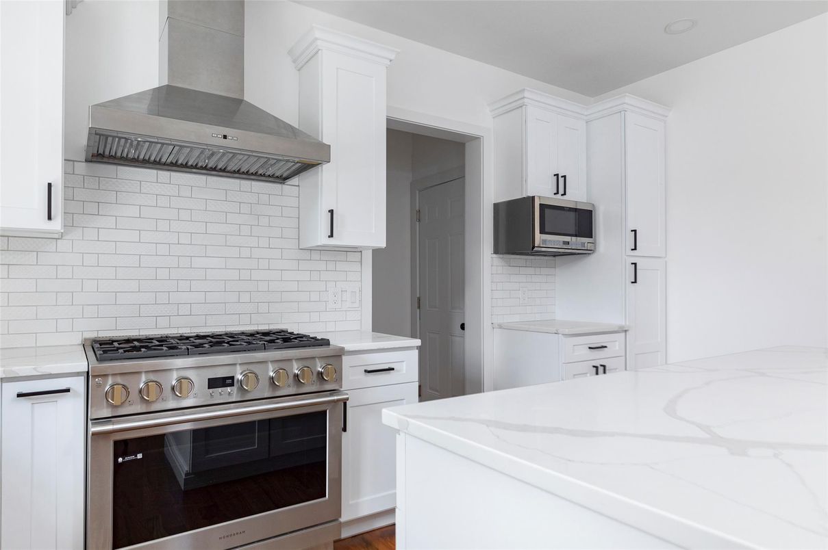 Interior, Kitchen, Stainless Steel Appliances