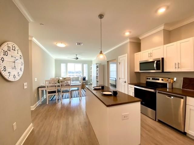 Dining room, Interior, Kitchen, Pendant Lights, Recessed Lighting, Stainless Steel Appliances, Wood Texture Flooring