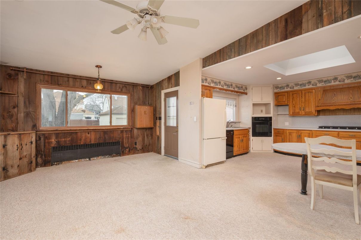 Dining room, Interior, Kitchen, Pendant Lights, Recessed Lighting, Wooden Walls