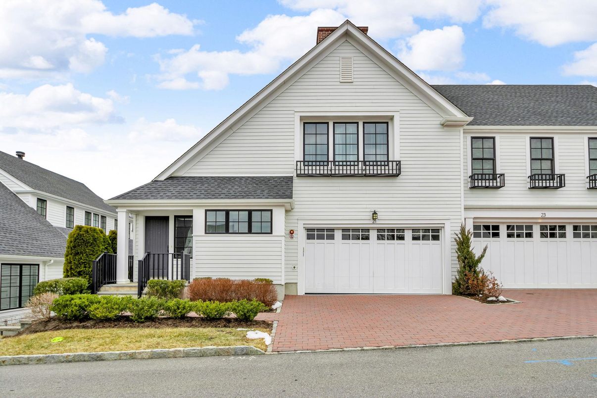 Attached, Exterior, Facade, Farmhouse