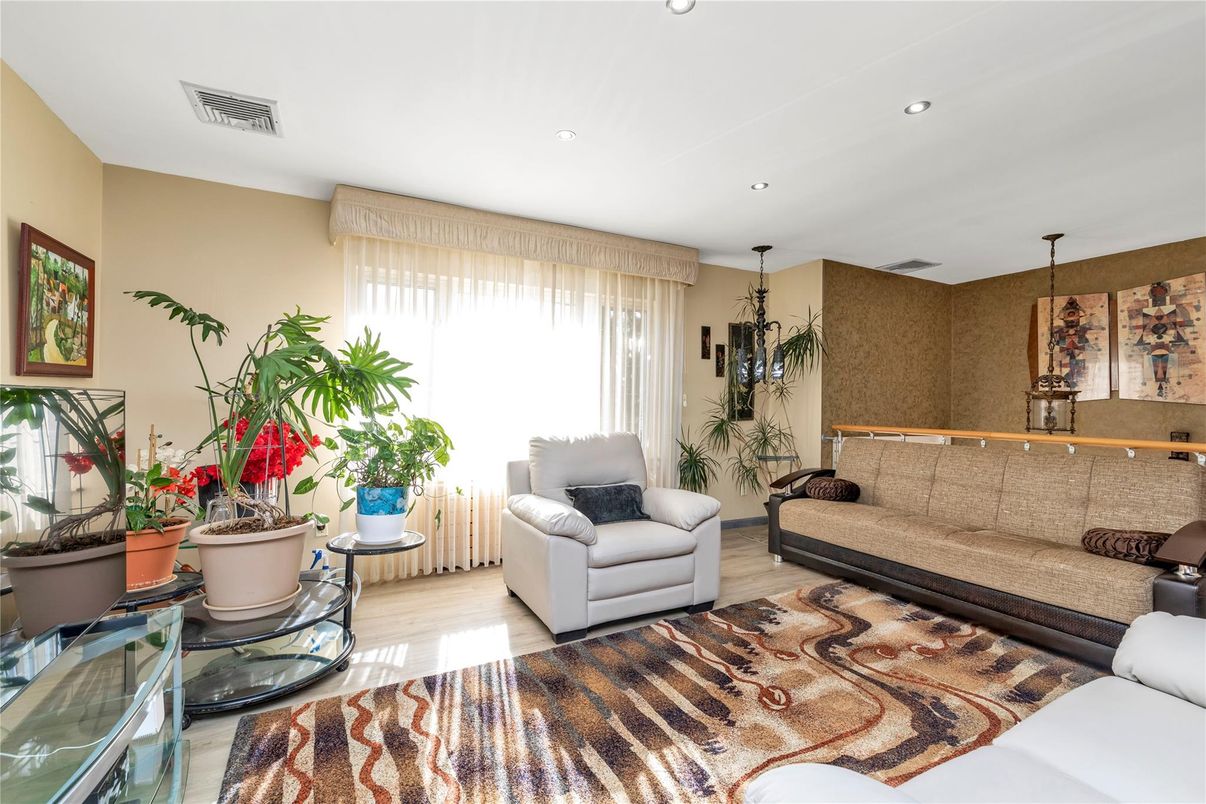 Chandelier, Interior, Living room, Recessed Lighting, Wood Texture Flooring