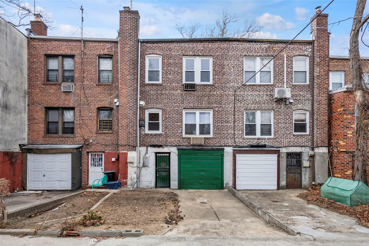 Attached, Exterior, Facade, Brick Facade, Rowhouse