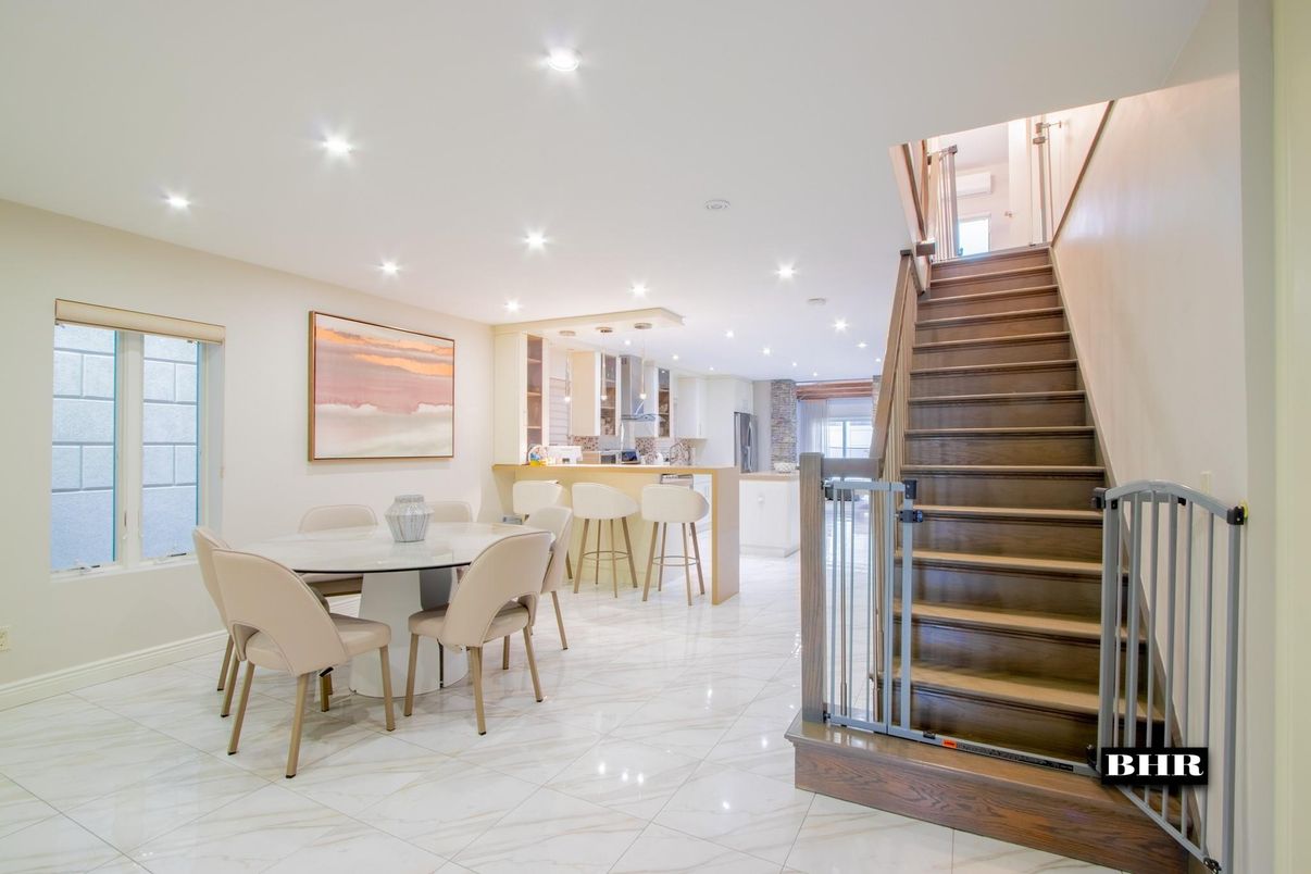 Dining room, Interior, Kitchen, Marble, Pendant Lights, Recessed Lighting
