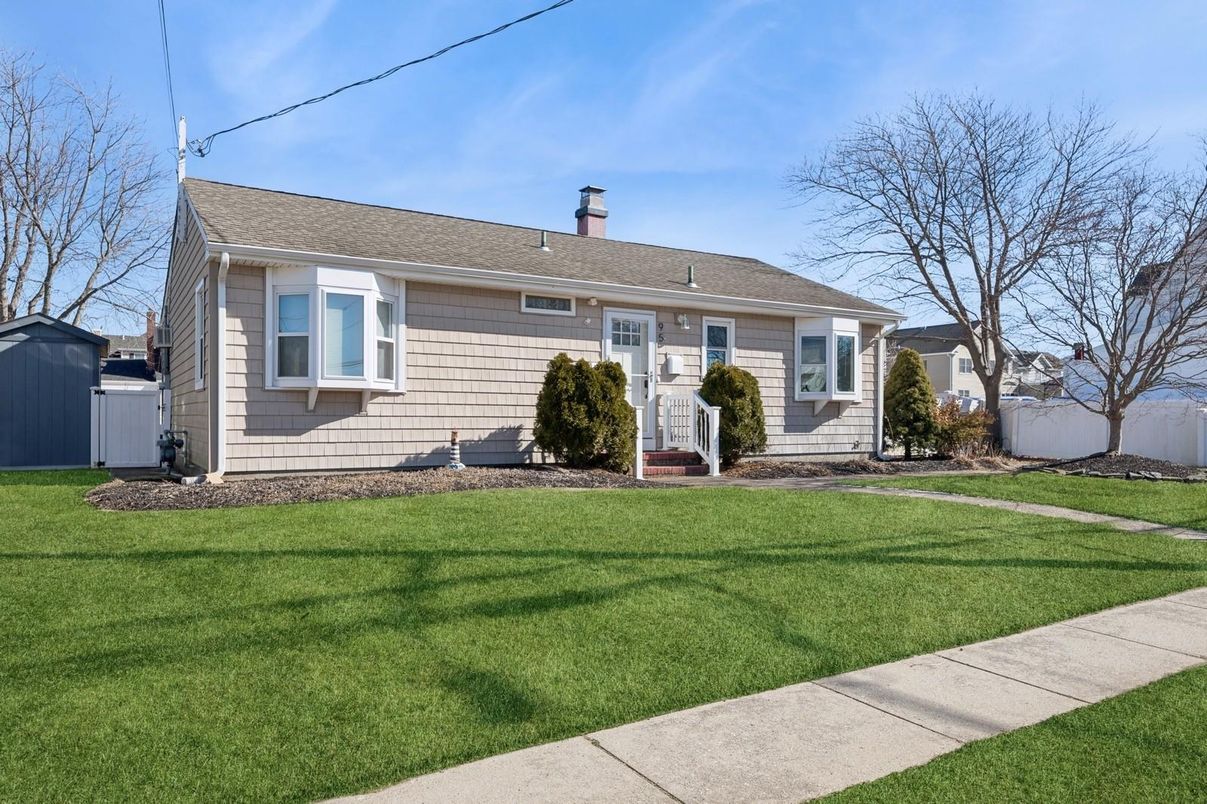 Backyard, Exterior, Facade, Cape Cod