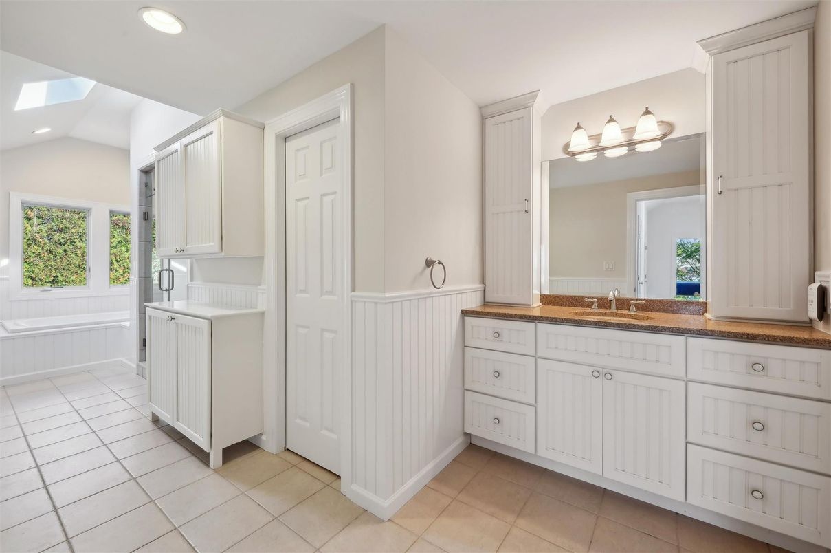 Bathroom, Interior, Recessed Lighting